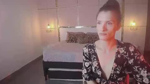 Snapshot of isabelfernandez chatting on 10-19-25, 03:07 IsabelFernandez online show from 10-19-25, 03:07