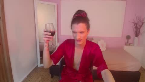 Snapshot of isabelfernandez chatting on 10-29-25, 06:48 IsabelFernandez online show from 10-29-25, 06:48