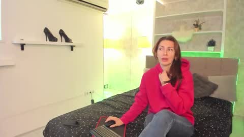 IsabelKiss online show from 10-20-25, 06:25