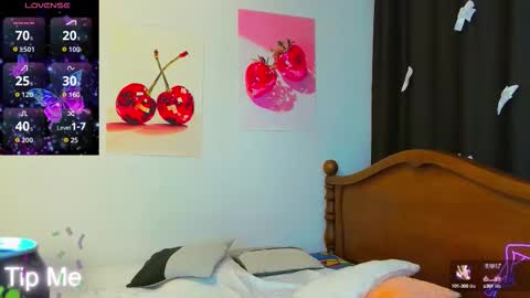 Snapshot of isabella666333 chatting on 10-15-25, 07:14 Ella online show from 10-15-25, 07:14