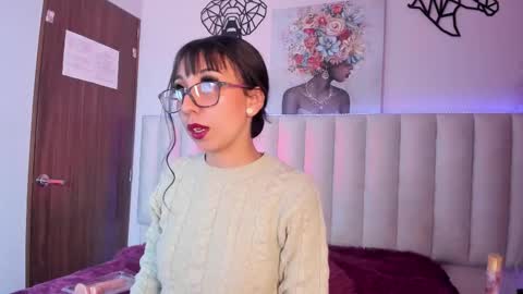 isabella_crofts online show from 12-18-25, 03:23