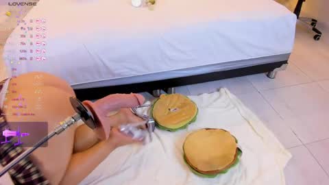 Isa online show from 04-22-26, 04:04