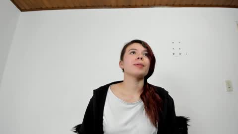 isabella_jaramillo online show from 10-11-25, 12:26