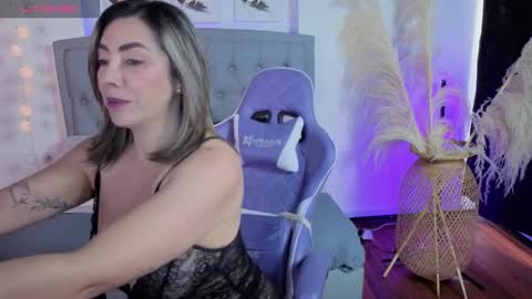 Snapshot of isabella_lt chatting on 11-03-25, 12:06 online show from 11-03-25, 12:06