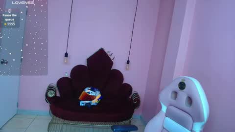 Snapshot of isabella_mendez_1 chatting on 05-20-26, 12:44 Isa online show from 05-20-26, 12:44