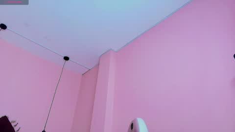 Snapshot of isabella_mendez_1 chatting on 05-23-26, 11:58 Isa online show from 05-23-26, 11:58