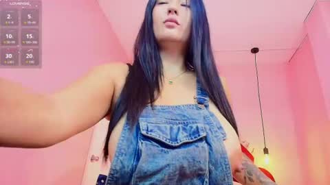 Snapshot of isabella_mendez_1 chatting on 06-10-26, 12:15 Isa online show from 06-10-26, 12:15