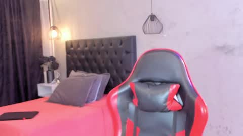 Isabella Nowa online show from 04-22-26, 11:45