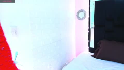 Snapshot of isabella_queen8 chatting on 01-04-25, 01:10 Isabella Your Queen online show from 01-04-25, 01:10