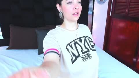 Snapshot of isabella_queen8 chatting on 01-21-25, 03:37 Isabella Your Queen online show from 01-21-25, 03:37