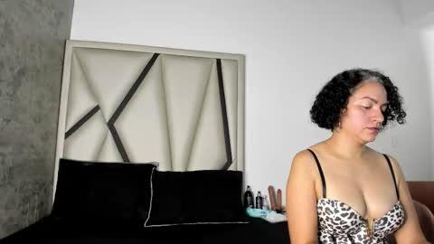 Snapshot of isabella_rosssi1 chatting on 09-26-25, 04:05 isabella_rosssi1 online show from 09-26-25, 04:05