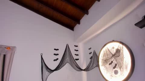 Snapshot of isabella_rosssi1 chatting on 10-19-25, 05:02 isabella_rosssi1 online show from 10-19-25, 05:02