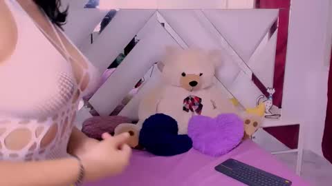 ISABELLA  online show from 02-01-25, 10:34