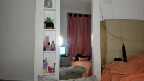 ISABEL online show from 01-09-26, 07:33