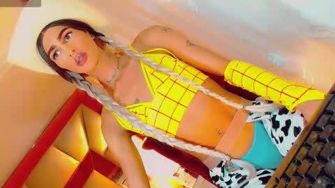 isabellagirs online show from 10-11-25, 05:22