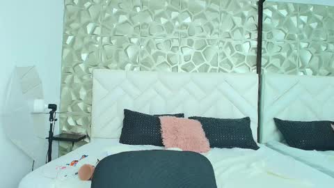 Isabella  online show from 09-20-25, 01:45