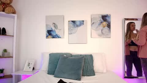 Isabella  online show from 04-20-26, 01:36