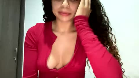 Snapshot of isabellakoffs chatting on 01-27-25, 01:48 Isabella.. back again online show from 01-27-25, 01:48