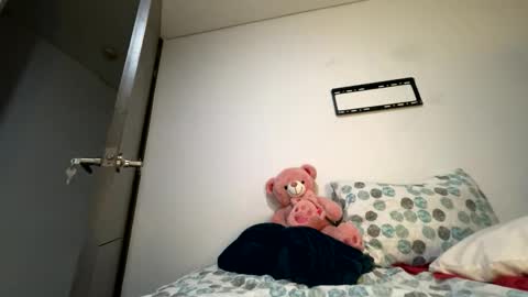 Snapshot of isabellakoffs chatting on 02-01-26, 03:16 Isabella.. back again online show from 02-01-26, 03:16