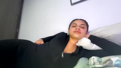 Snapshot of isabellakoffs chatting on 02-06-26, 03:00 Isabella.. back again online show from 02-06-26, 03:00