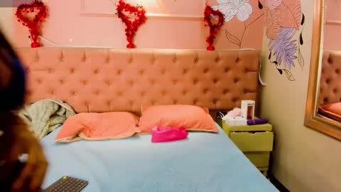 IsabellaLuxe online show from 09-19-25, 01:01