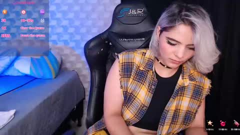 Snapshot of isabellamoutt chatting on 12-31-24, 05:00 Isabella Mout online show from 12-31-24, 05:00