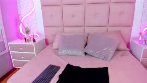 Isabel  online show from 05-14-26, 12:23