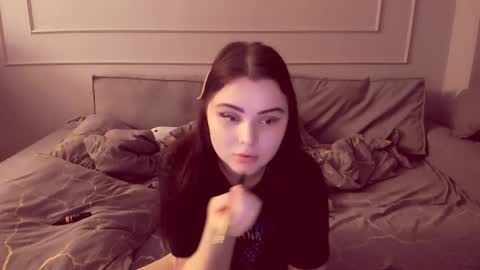 Snapshot of isabellaprincess21 chatting on 11-11-25, 10:10 Isabella online show from 11-11-25, 10:10