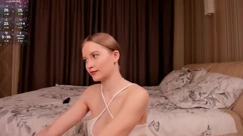 Snapshot of isabellatorrance chatting on 09-23-25, 04:04 Bella online show from 09-23-25, 04:04