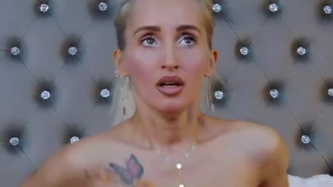 IsabelleEthan online show from 01-31-25, 03:09