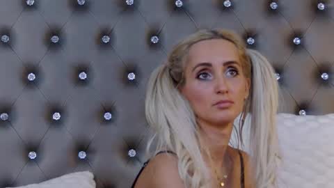 IsabelleEthan online show from 02-10-25, 12:29