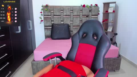 Snapshot of isabelreyes_ chatting on 12-21-24, 04:09 Hi mi name is Isabel  online show from 12-21-24, 04:09