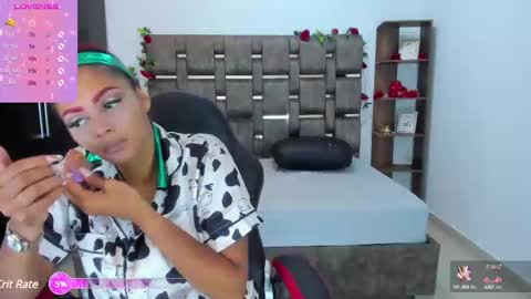 Snapshot of isabelreyes_ chatting on 02-12-25, 03:51 Hi mi name is Isabel  online show from 02-12-25, 03:51