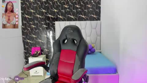 Snapshot of isabelreyes_ chatting on 03-07-25, 03:07 Hi mi name is Isabel  online show from 03-07-25, 03:07