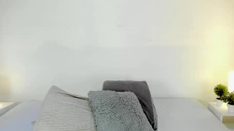 isameow online show from 02-20-25, 09:09