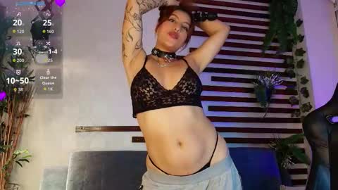 Snapshot of isamoon_ chatting on 11-29-25, 01:14 Isa online show from 11-29-25, 01:14