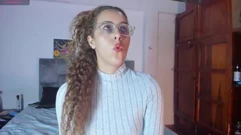 Isabela  online show from 09-17-25, 03:52