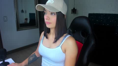 Snapshot of isarogers_dl chatting on 01-23-25, 10:54 isabel online show from 01-23-25, 10:54