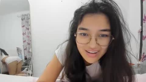 Snapshot of isasuarezzzz chatting on 03-09-26, 08:35 Isa Suarez online show from 03-09-26, 08:35