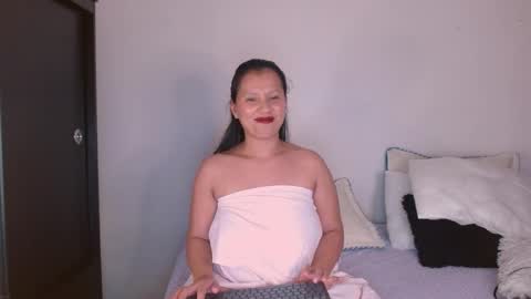 Snapshot of isis_cb17 chatting on 01-06-25, 10:37 Isis online show from 01-06-25, 10:37