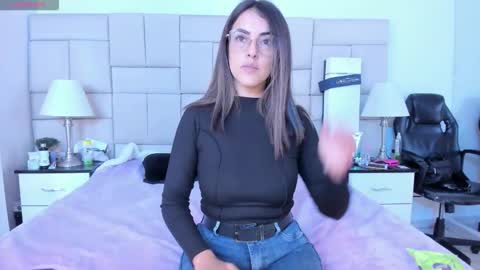 Snapshot of isis_loveyes_ chatting on 10-11-25, 11:47 Pauli online show from 10-11-25, 11:47