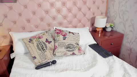 Snapshot of isla_scott chatting on 02-01-25, 02:24 Vanessa online show from 02-01-25, 02:24