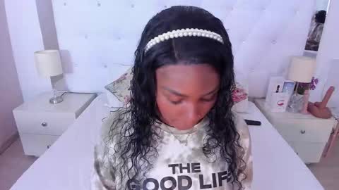 Snapshot of isla_scott chatting on 10-09-25, 11:19 Vanessa online show from 10-09-25, 11:19