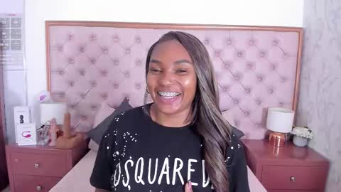 Snapshot of isla_scott chatting on 11-10-25, 11:20 Vanessa online show from 11-10-25, 11:20