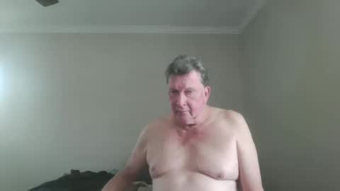 Snapshot of island625103 chatting on 10-18-25, 07:03 island625103 online show from 10-18-25, 07:03