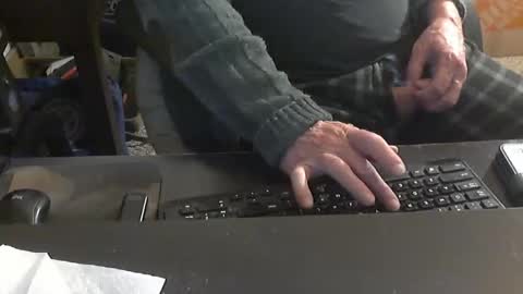 Snapshot of islandduke chatting on 11-01-25, 09:22 Duke online show from 11-01-25, 09:22