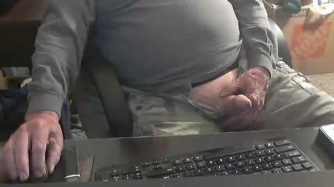 Snapshot of islandduke chatting on 11-10-25, 03:33 Duke online show from 11-10-25, 03:33