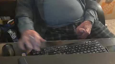 Snapshot of islandduke chatting on 12-18-25, 04:02 Duke online show from 12-18-25, 04:02