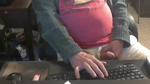 Snapshot of islandduke chatting on 01-11-26, 04:12 Duke online show from 01-11-26, 04:12