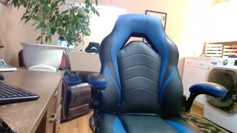 Snapshot of islandguy70 chatting on 01-01-25, 10:13 Jim online show from 01-01-25, 10:13